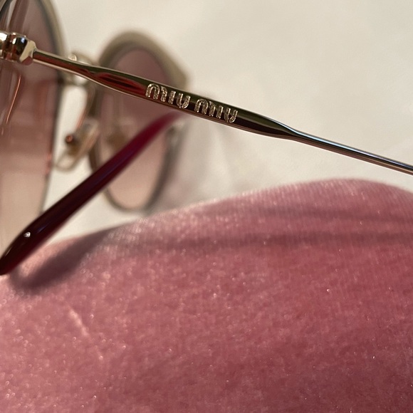 Miu Miu Sunglasses - Picture 4 of 4